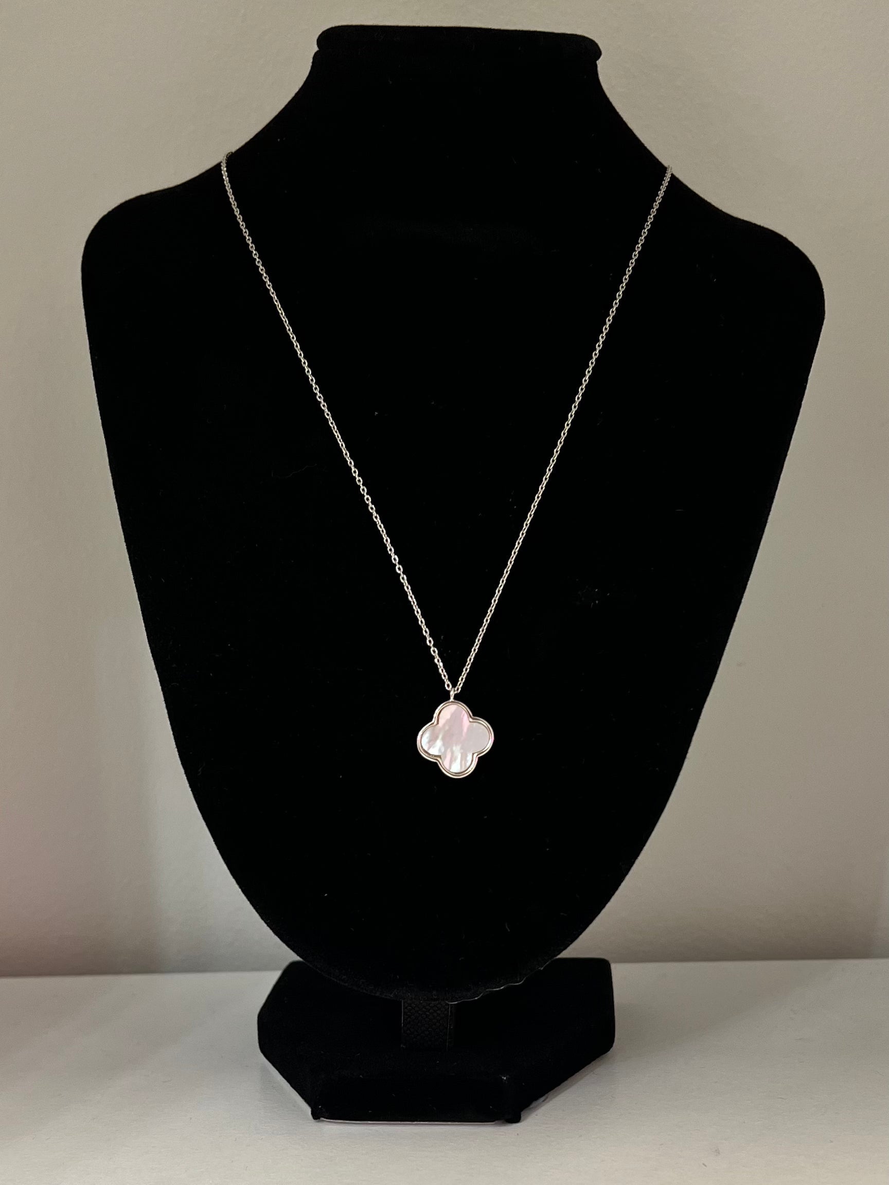 Single Clover necklace Glamherup Beautique Silver/pearl